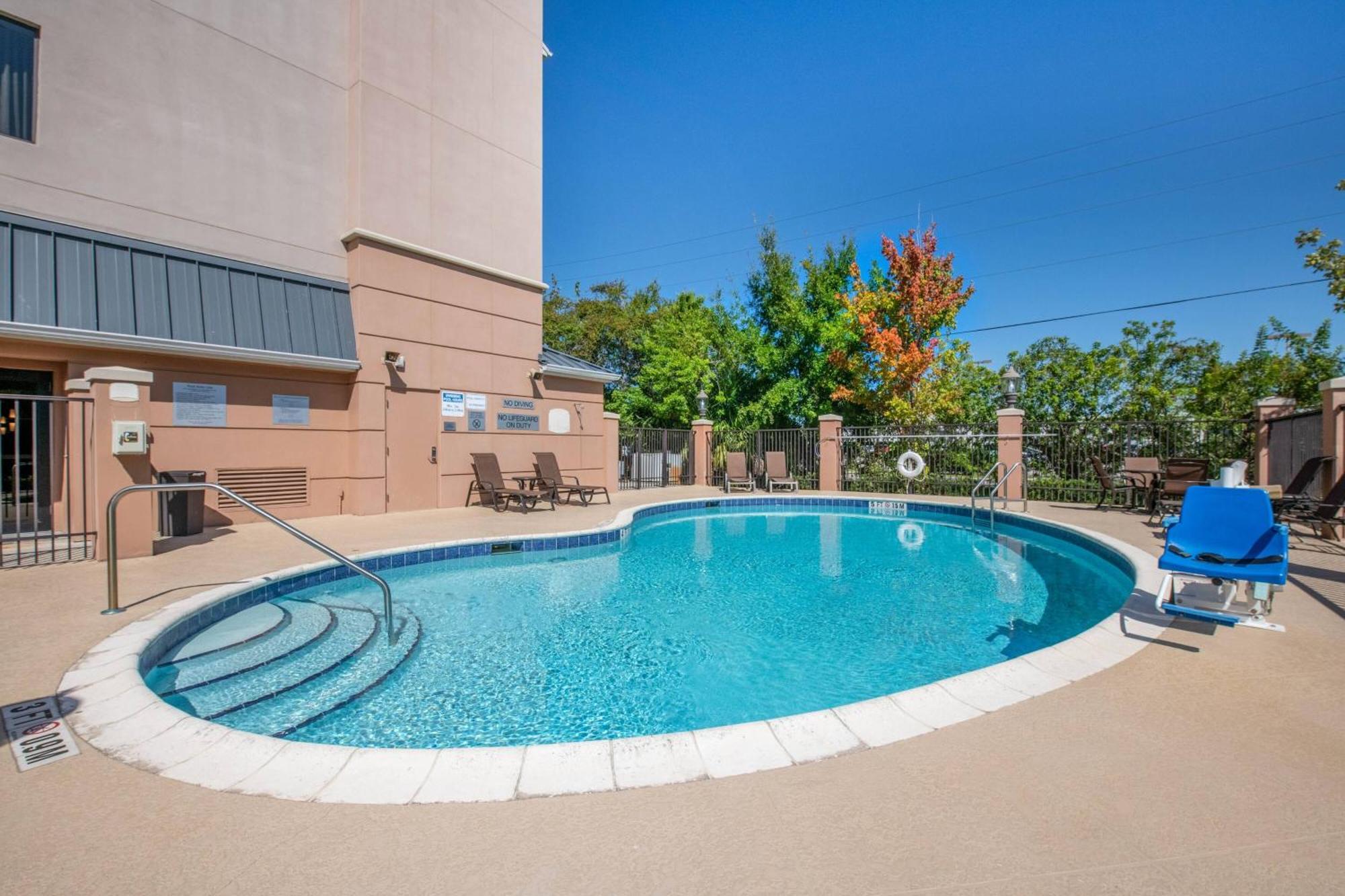 Fairfield Inn And Suites Holiday Tarpon Springs Экстерьер фото